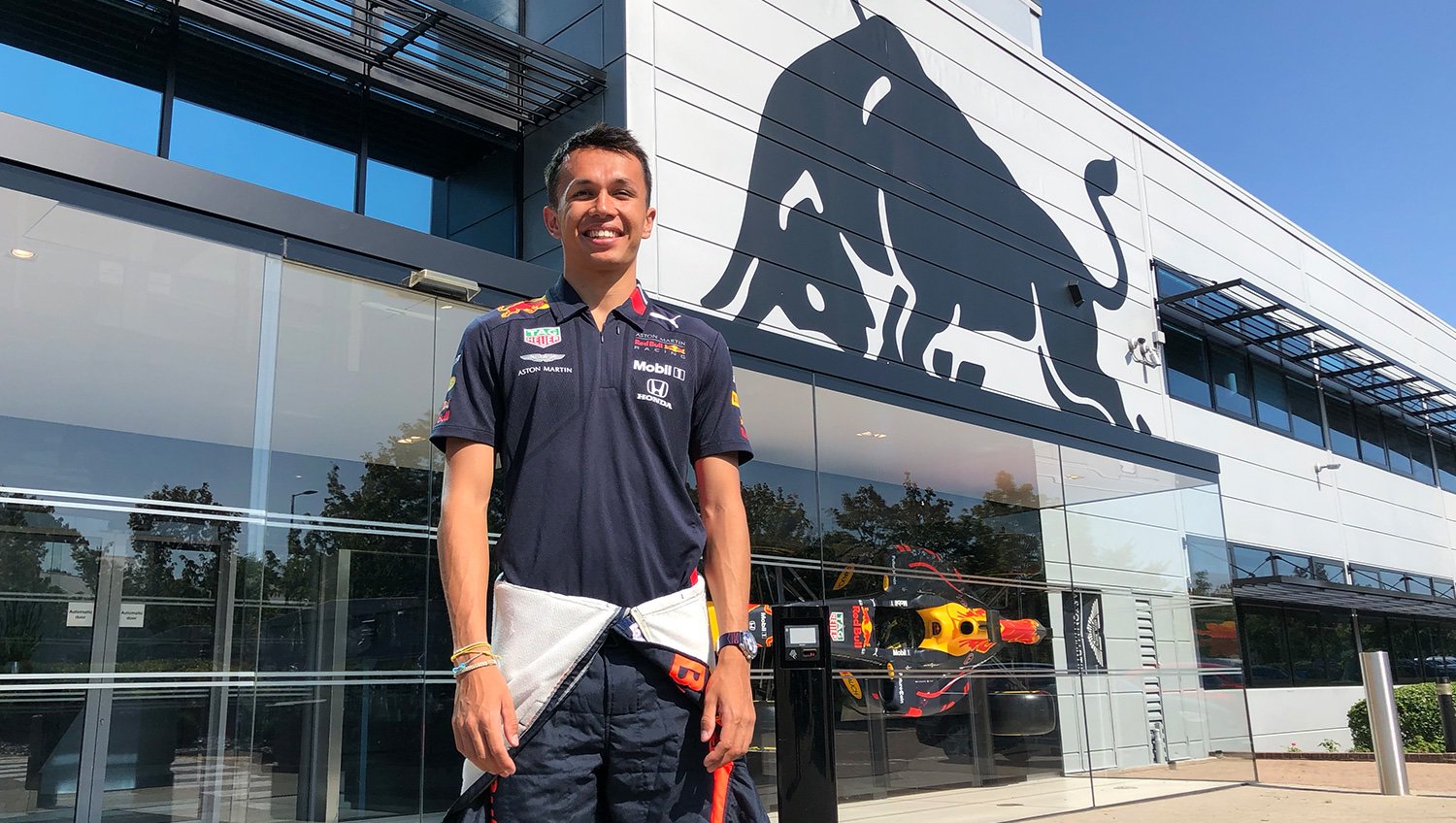 Alex Albon de passage à l’usine de Red Bull pour mouler son baquet