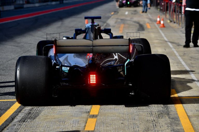 mercedes w10 essais hivernaux 2019