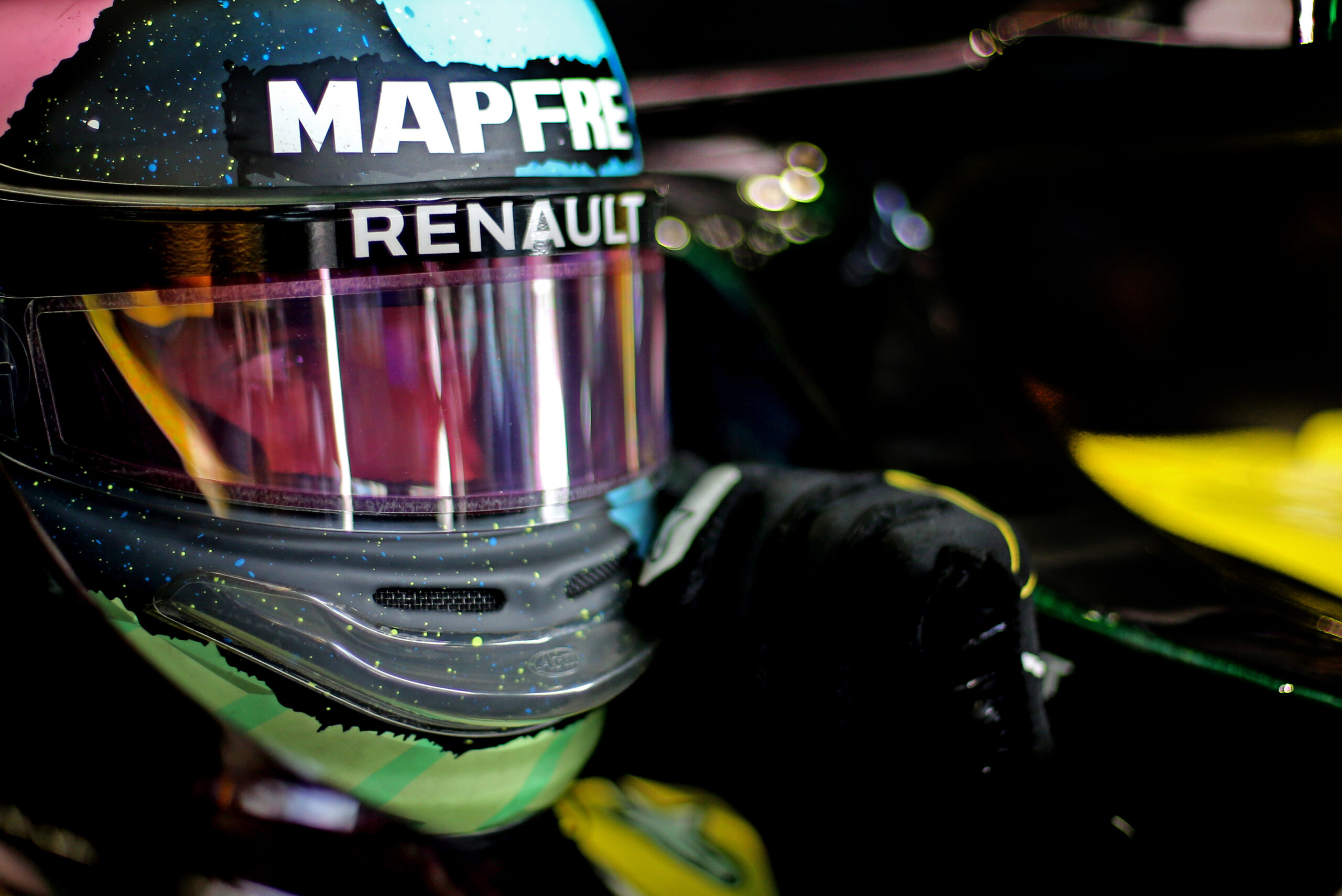 daniel ricciardo renault f1