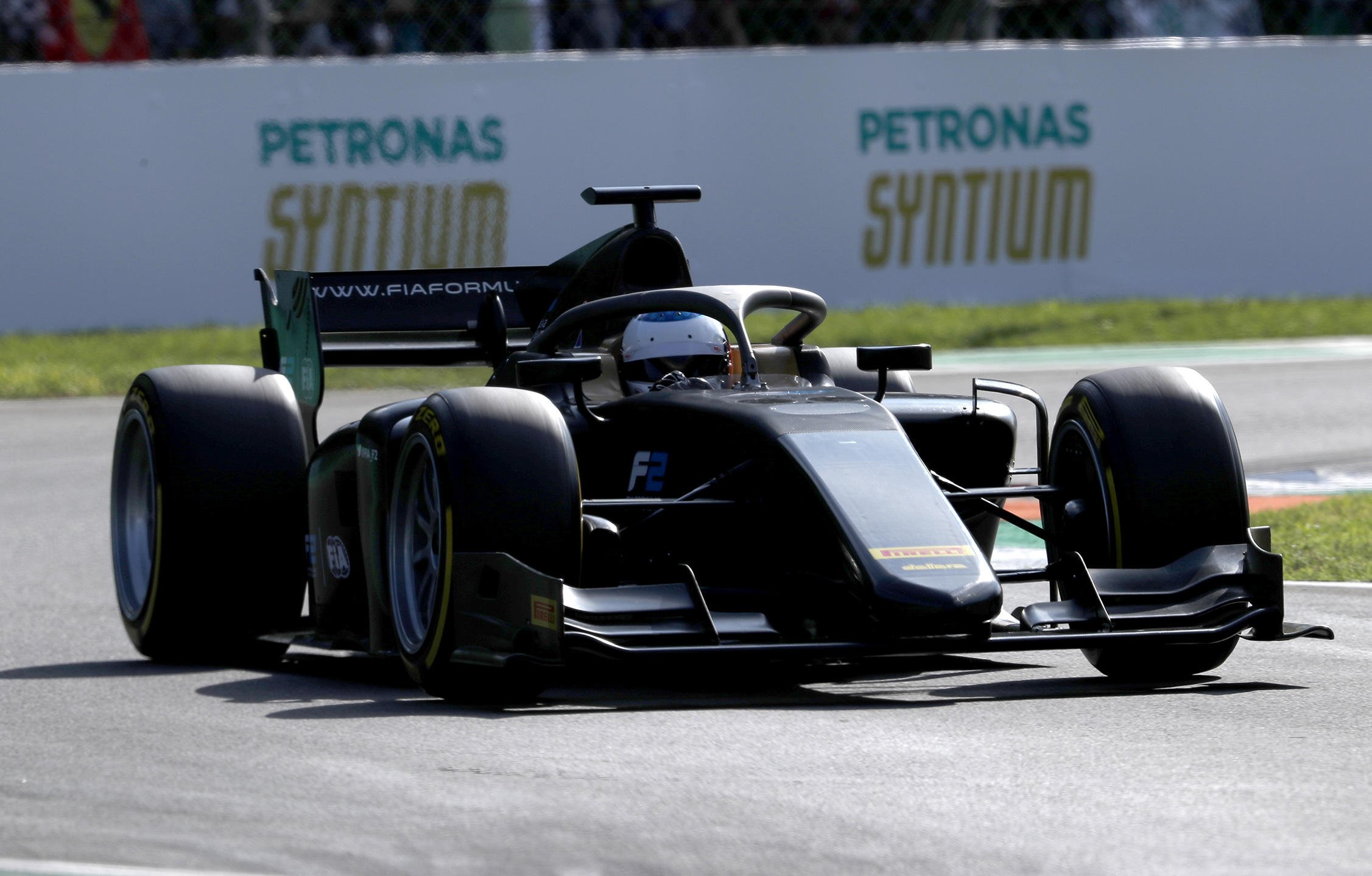 pneus pirelli f1 18 pouces