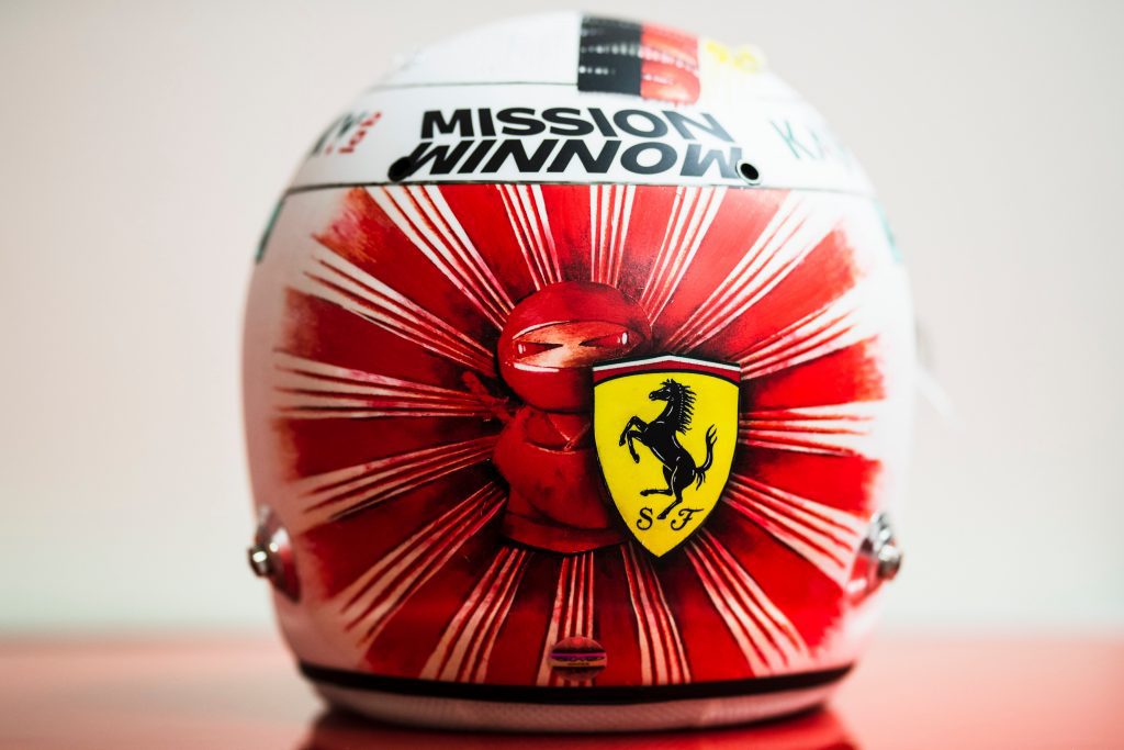 Le pilote Ferrari Sebastian Vettel portera un casque spécial à Suzuka