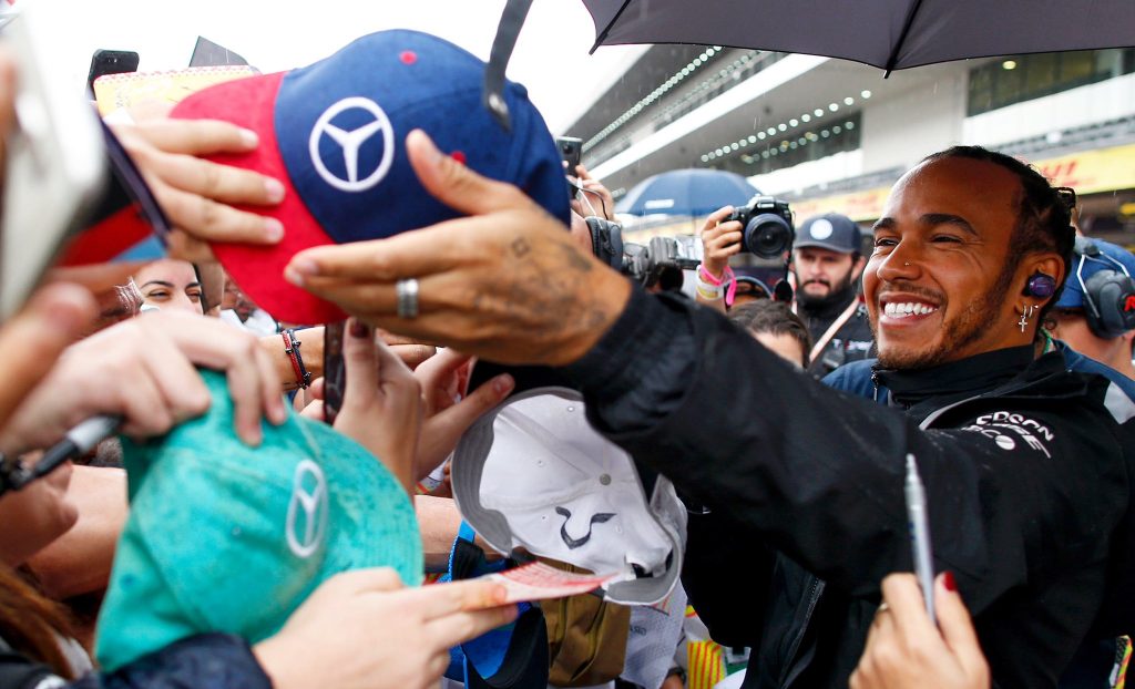 Lewis Hamilton critique la règle interdisant de modifier le design d’un casque plus d’une fois