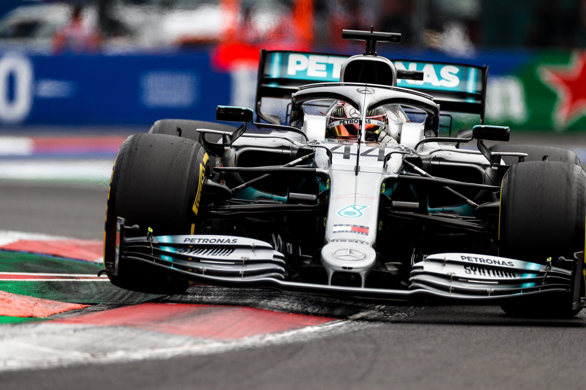 lewis hamilton remporte le Grand Prix du Mexique