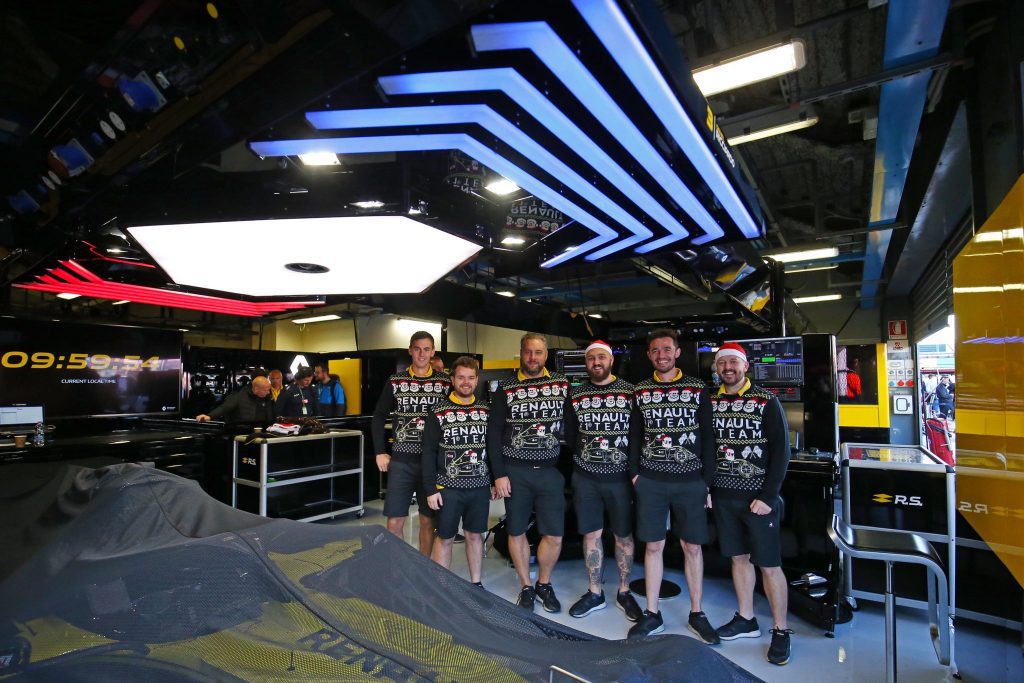 Idée cadeau : Le pull de Noël Renault F1 Team