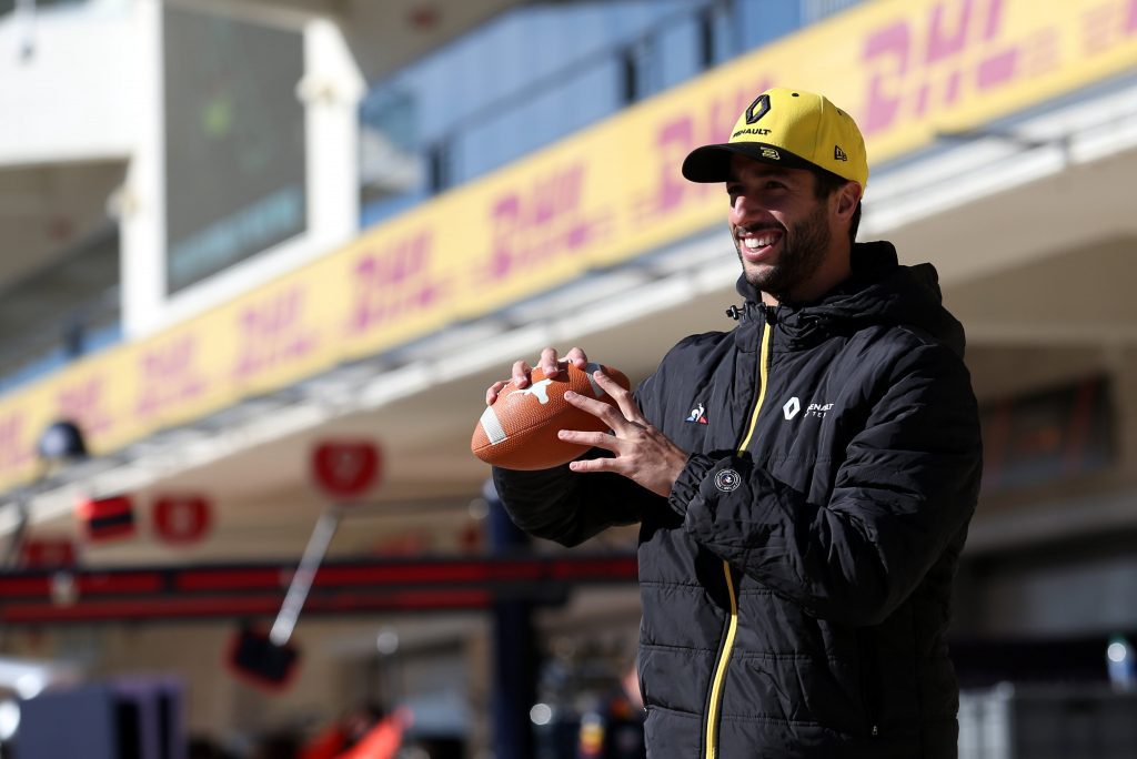 Daniel Ricciardo soutient les critiques de Vettel sur la conception des trophées en F1