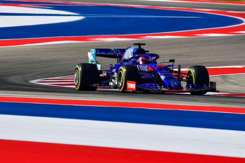 Quelques petits travaux effectués sur le circuit d’Austin pour « raboter » les bosses