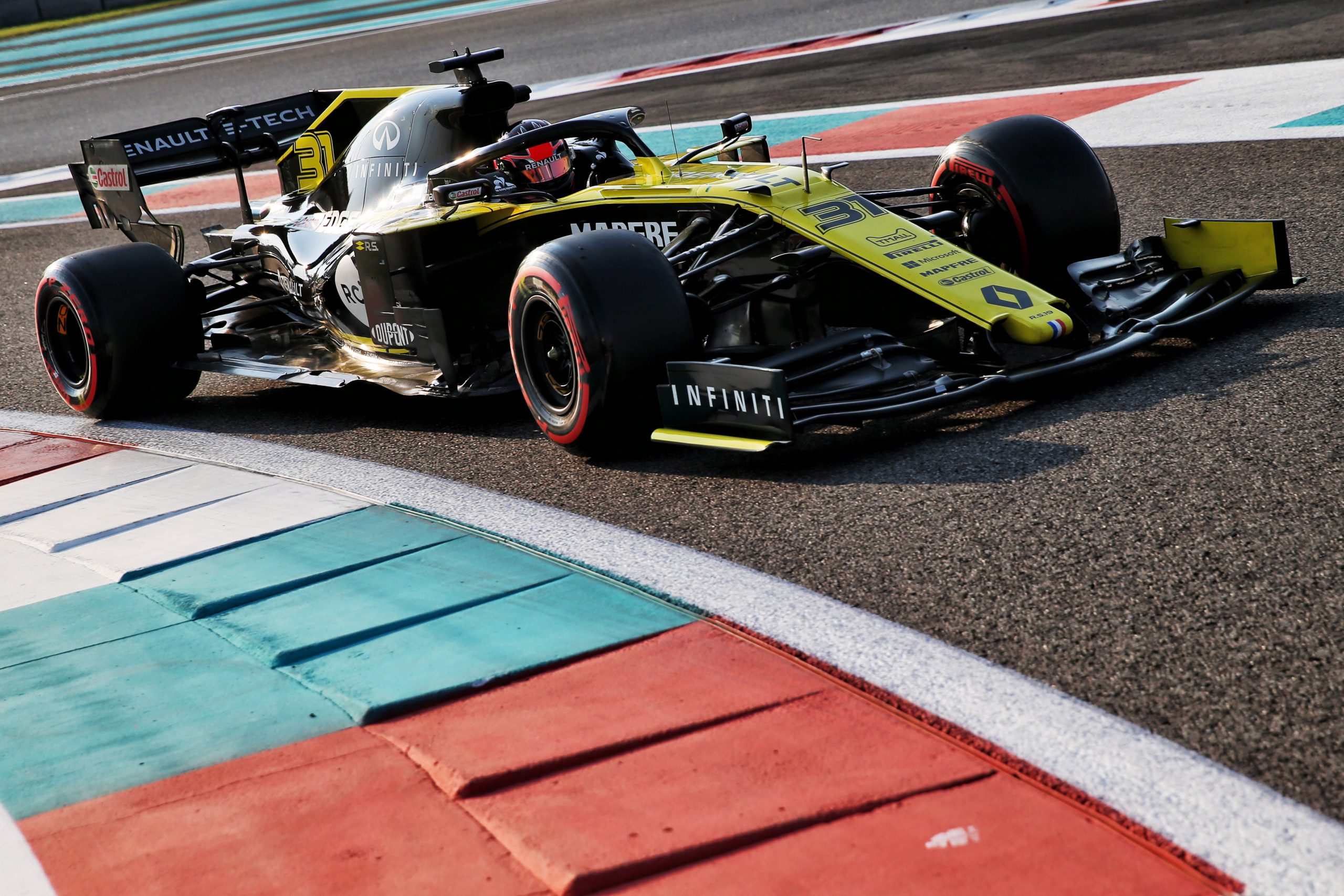 esteban ocon au volant de la Renault Rs19