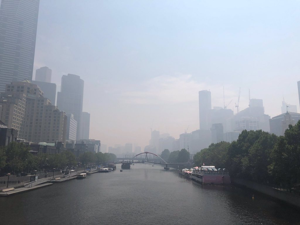Incendies en Australie : L’Albert Park de Melbourne dans la fumée