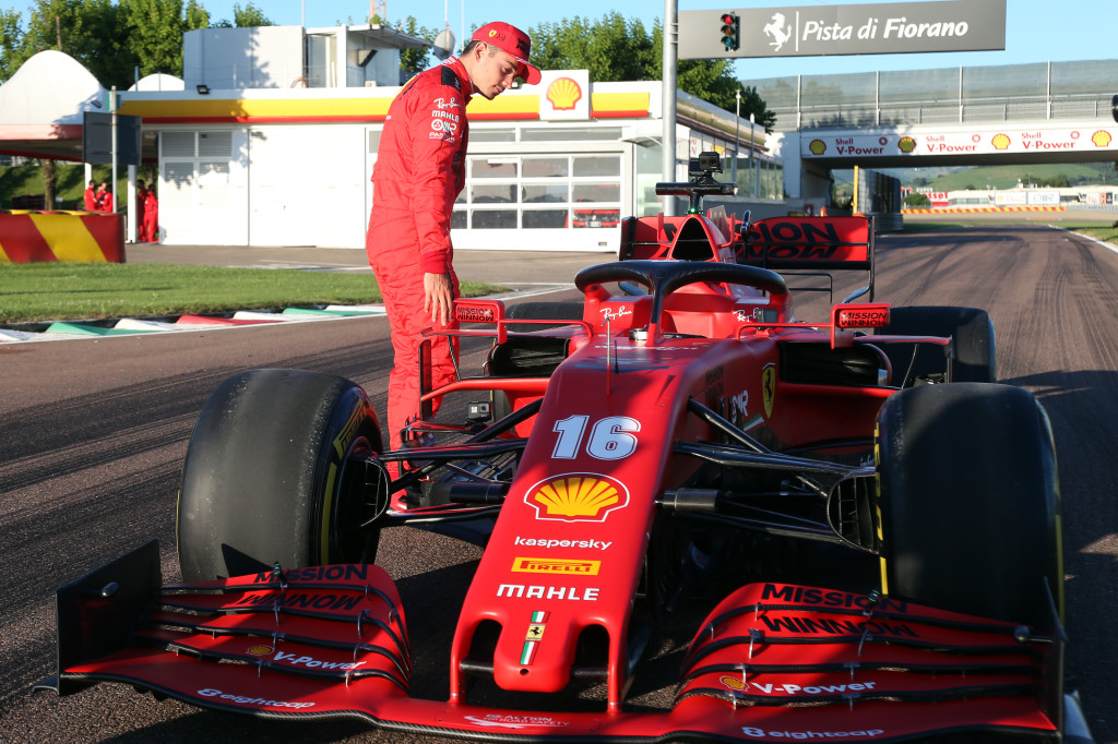 Vidéo : Charles Leclerc au volant de la SF1000 à Maranello