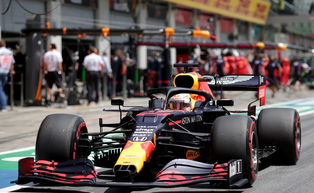 Verstappen roule bien avec le nouvel aileron avant, mais pas Albon