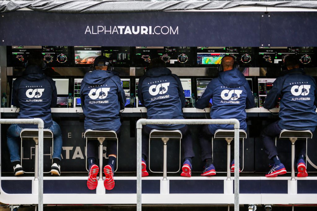 Les pilotes de F1 apprécient les courses consécutives, mais pensent au personnel des équipes