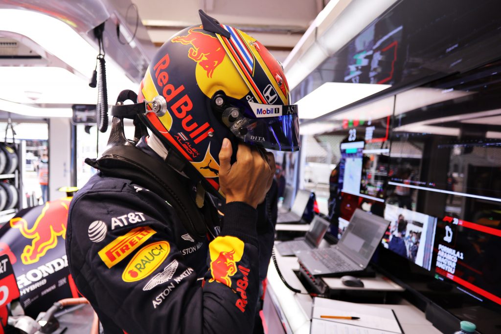 George Russell prend la défense d’un Alex Albon sous pression chez Red Bull