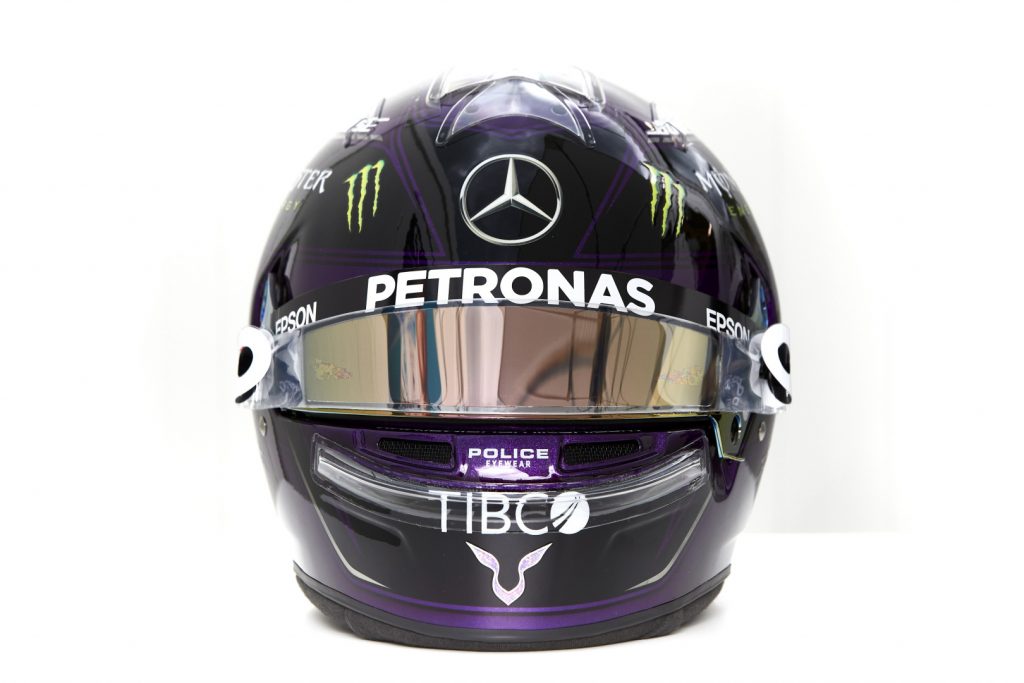 Lewis Hamilton présente son casque en soutien à Black Lives Matter