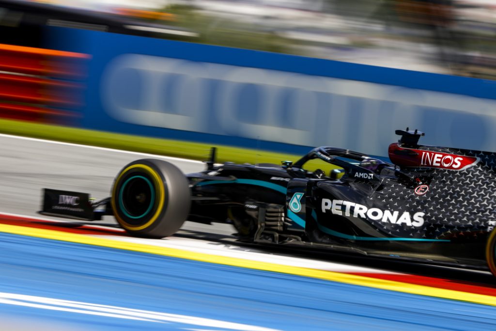 Mercedes surveillera la façon dont ses pilotes grimpent sur les vibreurs à Budapest