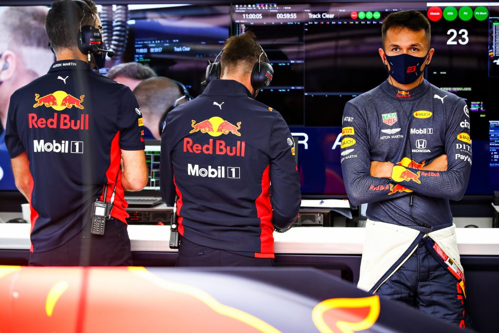 Le patron de Red Bull défend Alex Albon après des critiques « injustifiées »