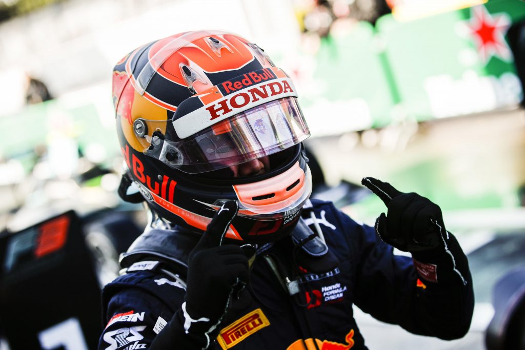 Yuki Tsunoda dans l’AlphaTauri pour les tests à Abou Dhabi