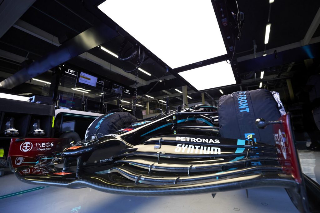 Toto Wolff affronte Lewis Hamilton et Valtteri Bottas en piste à Silverstone