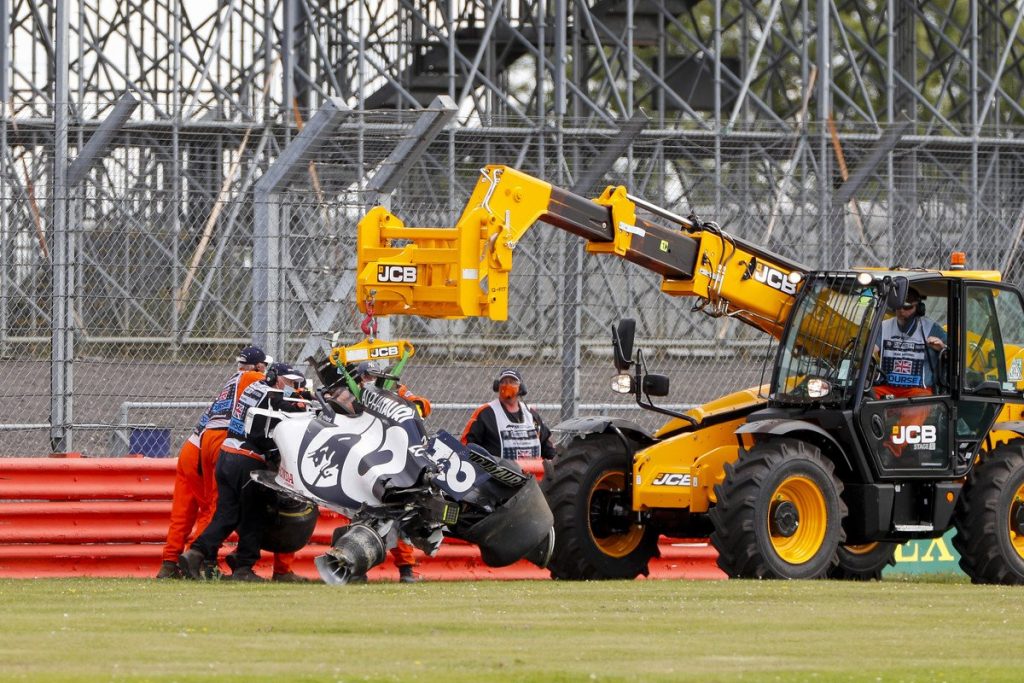 La FIA ajoute 36 mètres de barrière en pneumatiques au virage 11 à Silverstone