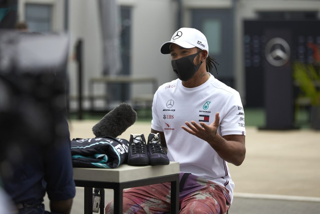 Hamilton estime que ce n’est pas le bon moment pour discuter contrat avec Mercedes