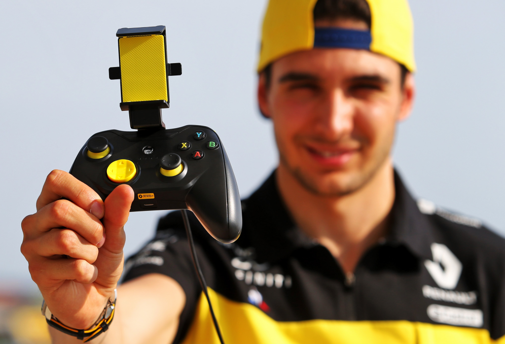 Une manette Renault F1 pour jouer aux jeux console, PC et mobile sur iPhone