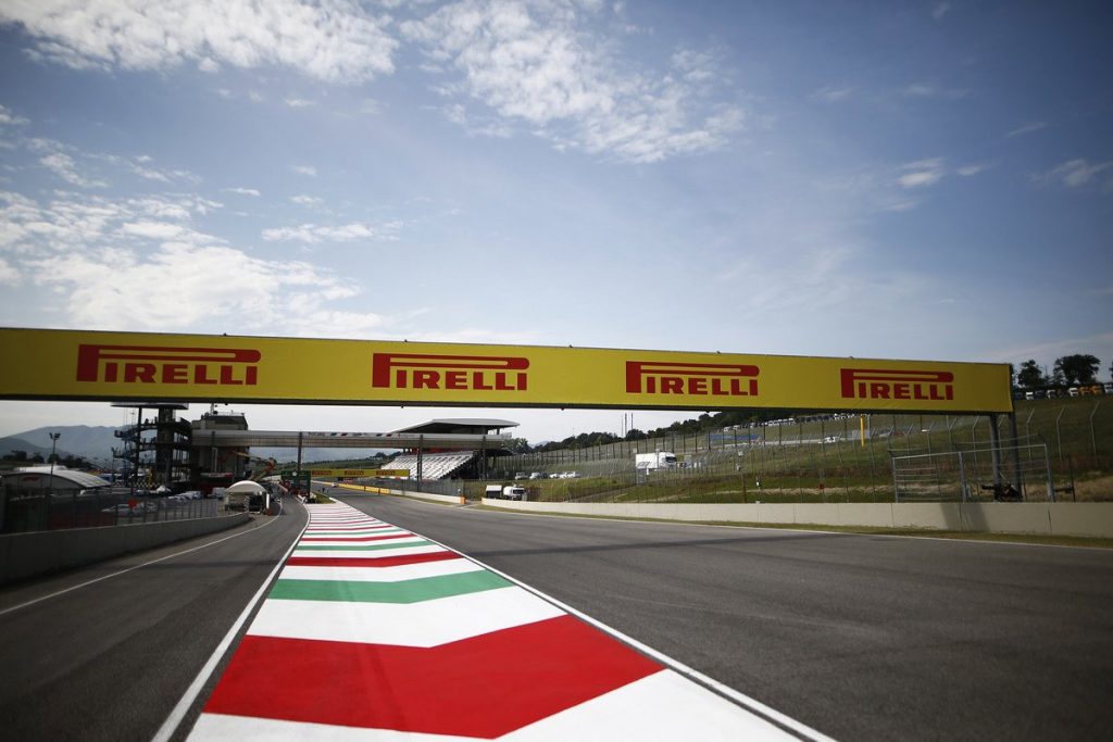 L’entrée et la sortie de la voie des stands sous surveillance au Mugello