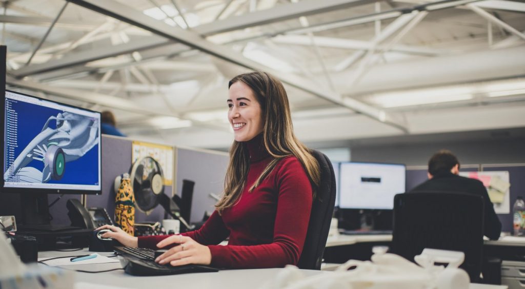 Zoom sur Elizabeth Apthorp, ingénieure chez Renault F1