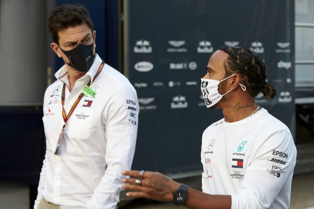 Le contrat d’Hamilton attendra la fin du championnat chez Mercedes
