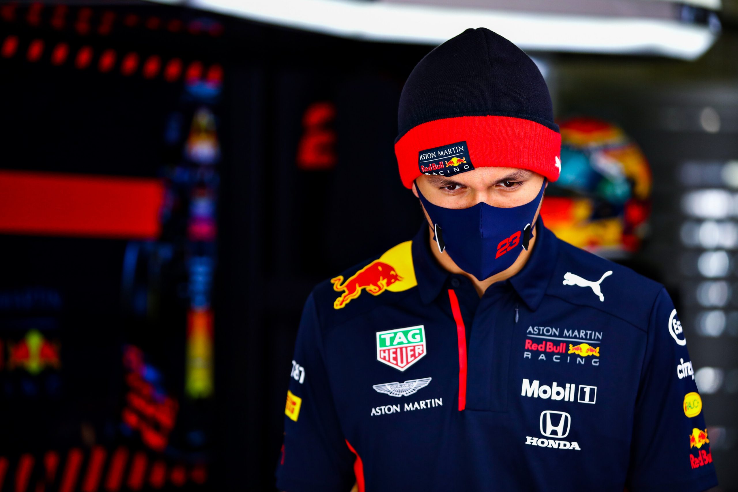 alex-albon-red-bull-abandon