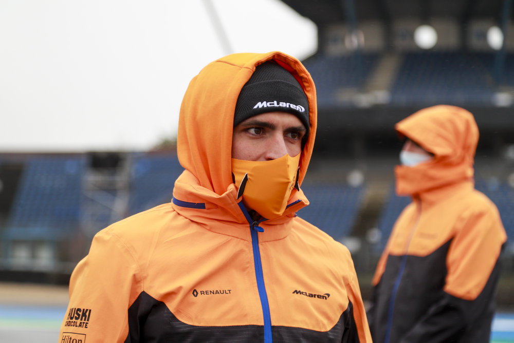 Sainz et Leclerc débuteront 2021 au même niveau chez Ferrari