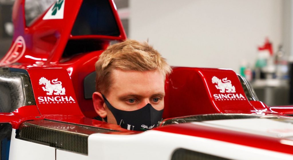Mick Schumacher a moulé son baquet chez Alfa Romeo