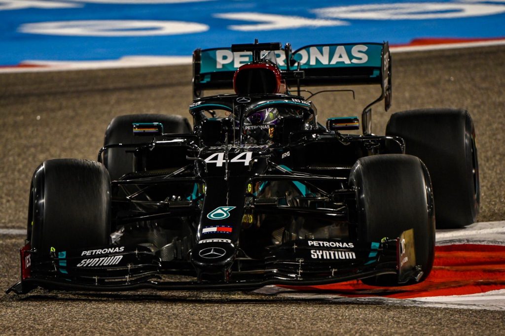 GP de Bahreïn – EL2 : Hamilton le plus rapide, gros crash pour Albon