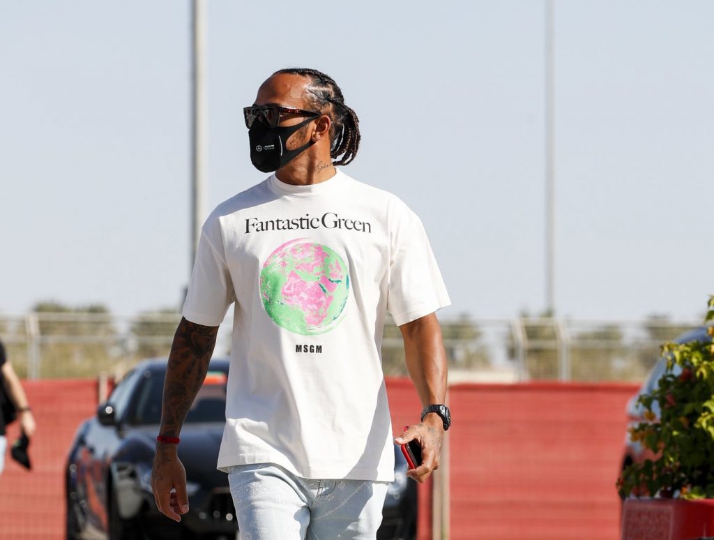 Positif au Covid, Lewis Hamilton « va mieux » indique Toto Wolff