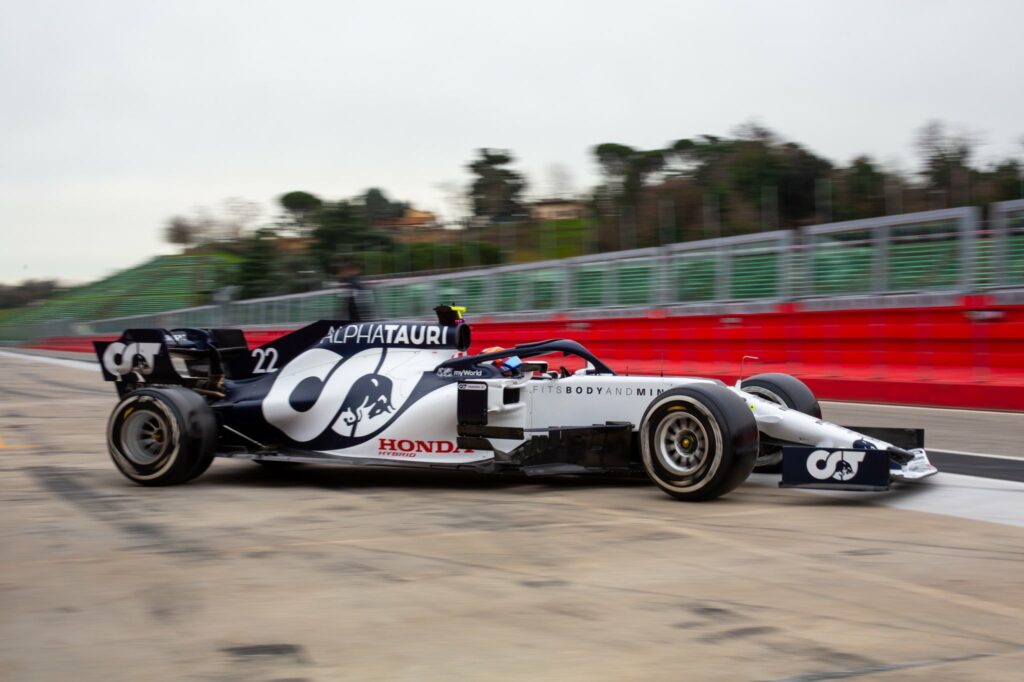 Tsunoda engrange les kilomètres à Imola avant ses débuts en F1