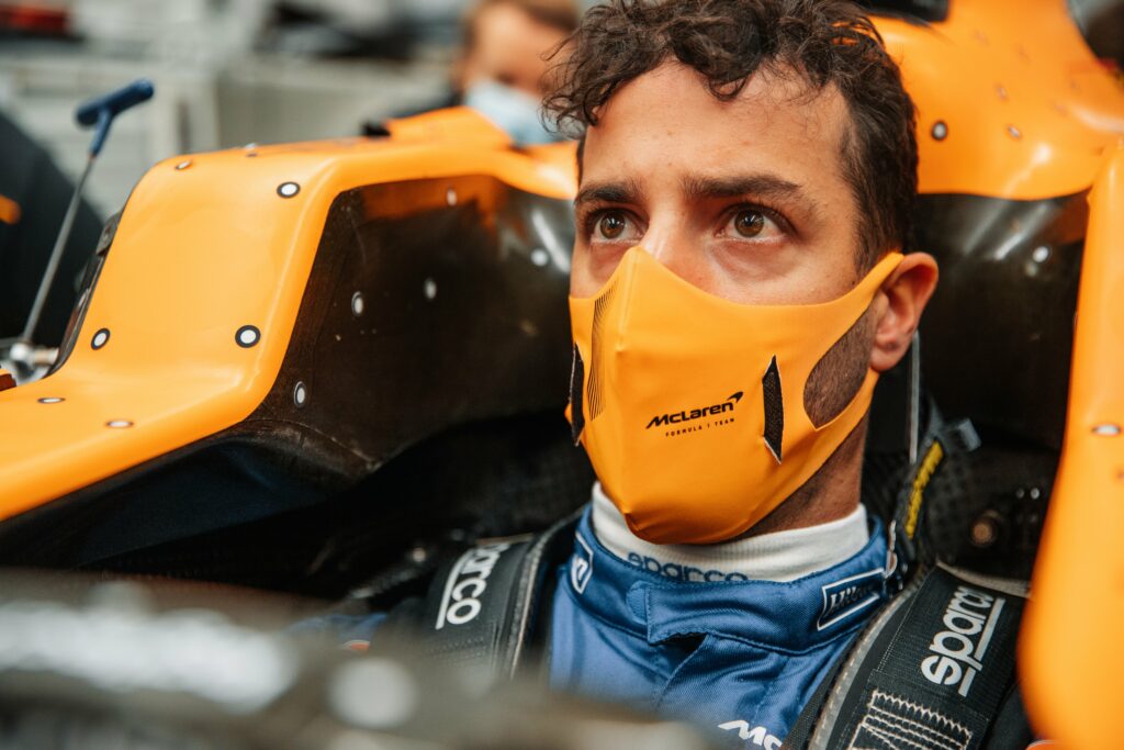 Les premières images de Daniel Ricciardo en visite chez McLaren