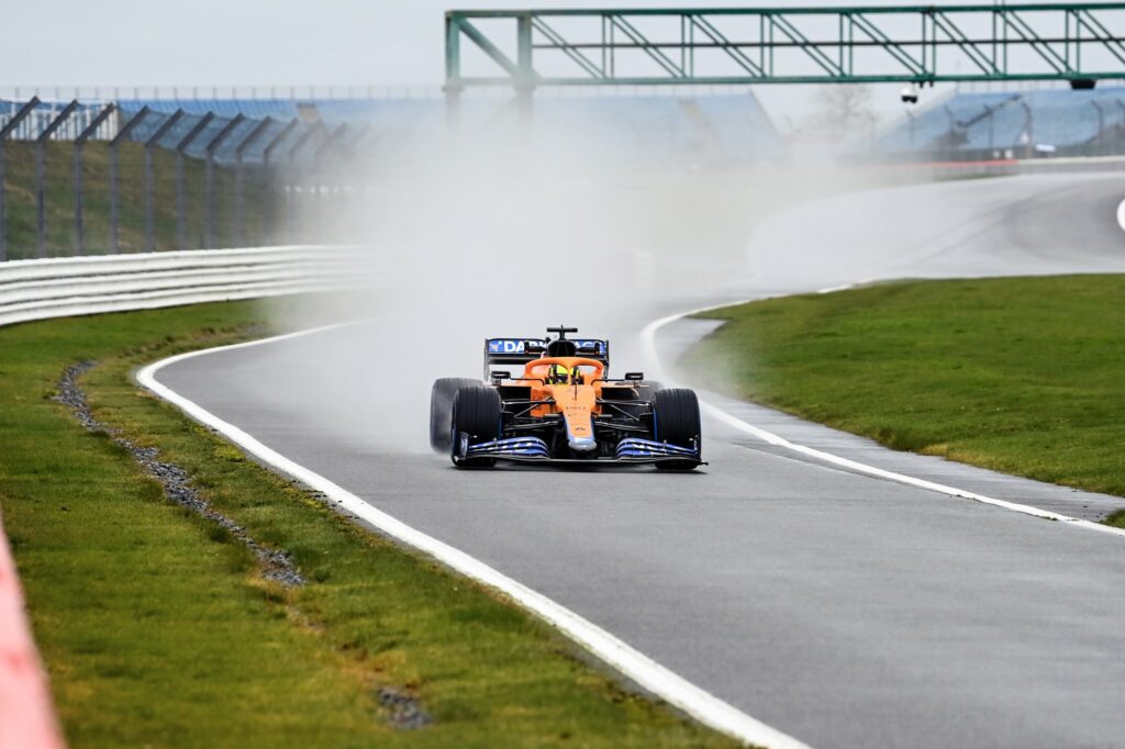 La McLaren MCL35M déjà en piste à Silverstone