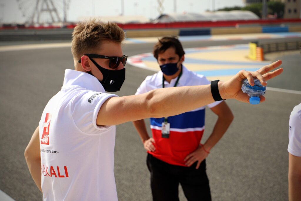 Trente ans après son père, Mick Schumacher fait ses débuts en F1