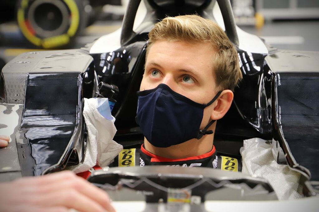 Mick Schumacher a (enfin) pu mouler son baquet