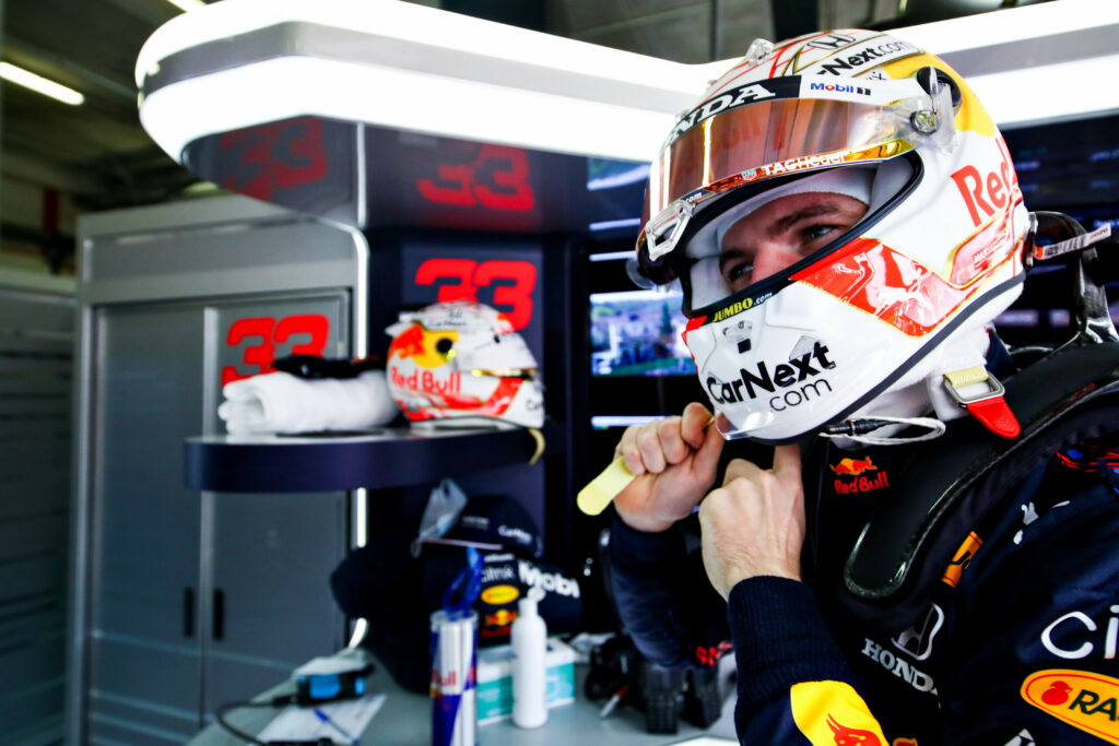 Max Verstappen à pied ce vendredi après-midi à Imola