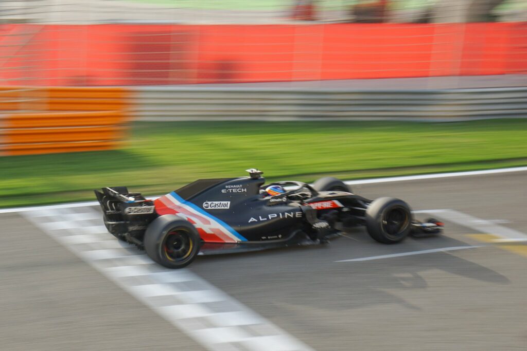 Fernando Alonso a testé les pneus 18 pouces de Pirelli