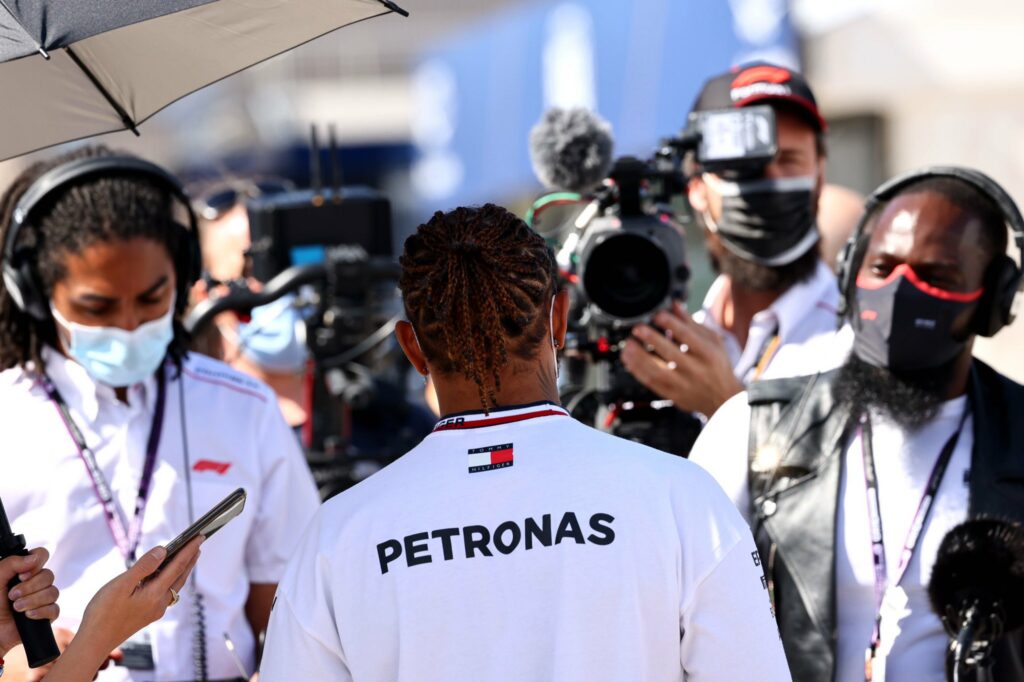 Hamilton est fier de pouvoir soutenir la jeune génération de pilotes