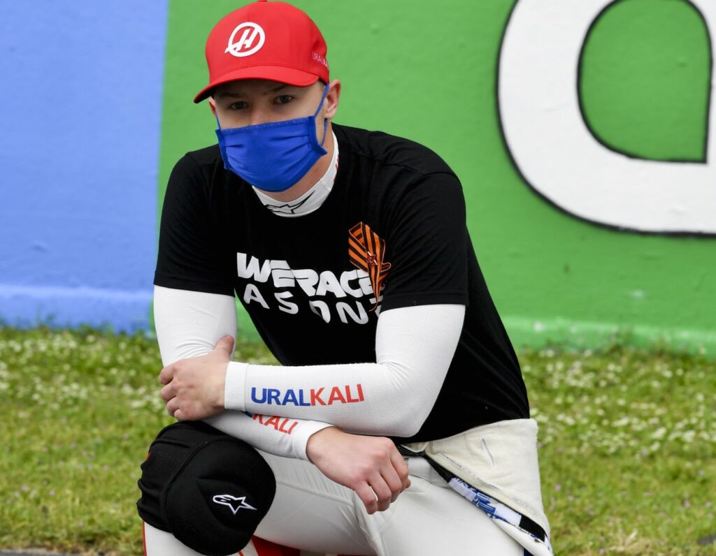 Nikita Mazepin explique pourquoi il a posé un genou à terre ce dimanche à Barcelone