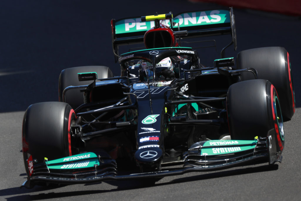 Red Bull pointe du doigt la flexibilité de l’aileron avant de la Mercedes