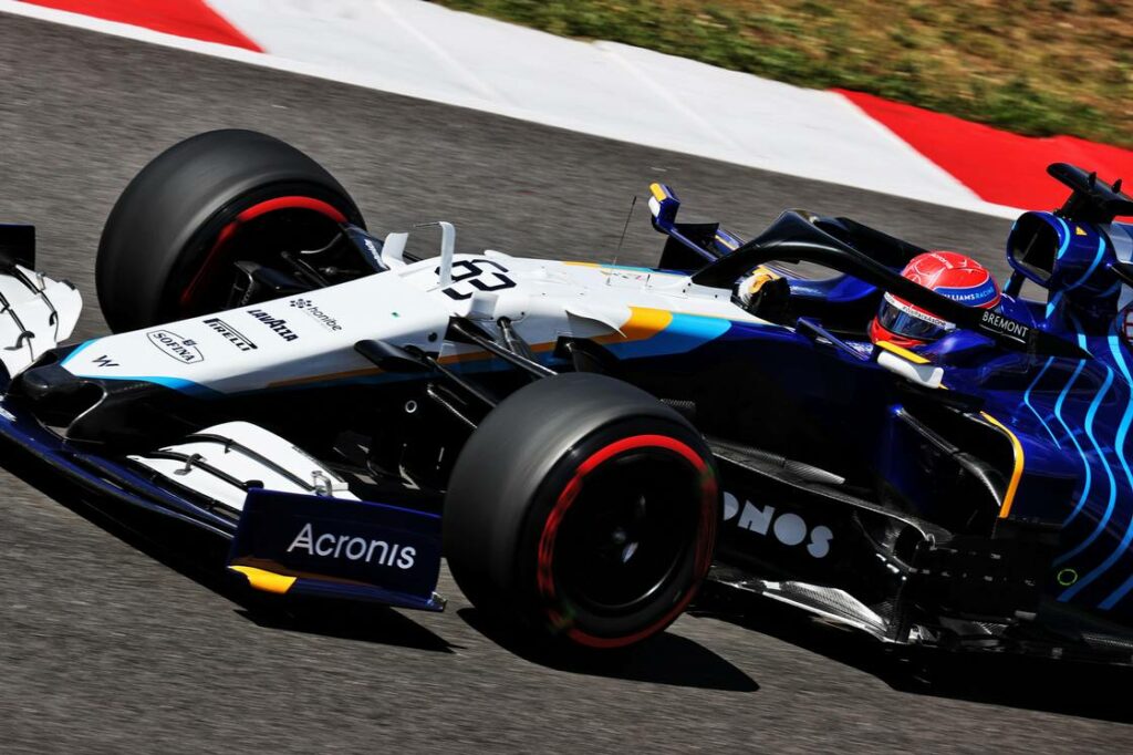 Russell lutte au volant d’une Williams bien trop sensible au vent