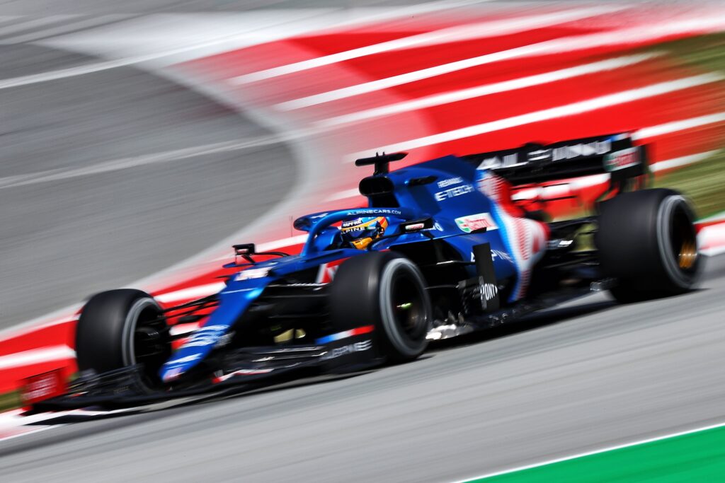 Système d’échappement neuf pour les deux Alpine à Barcelone