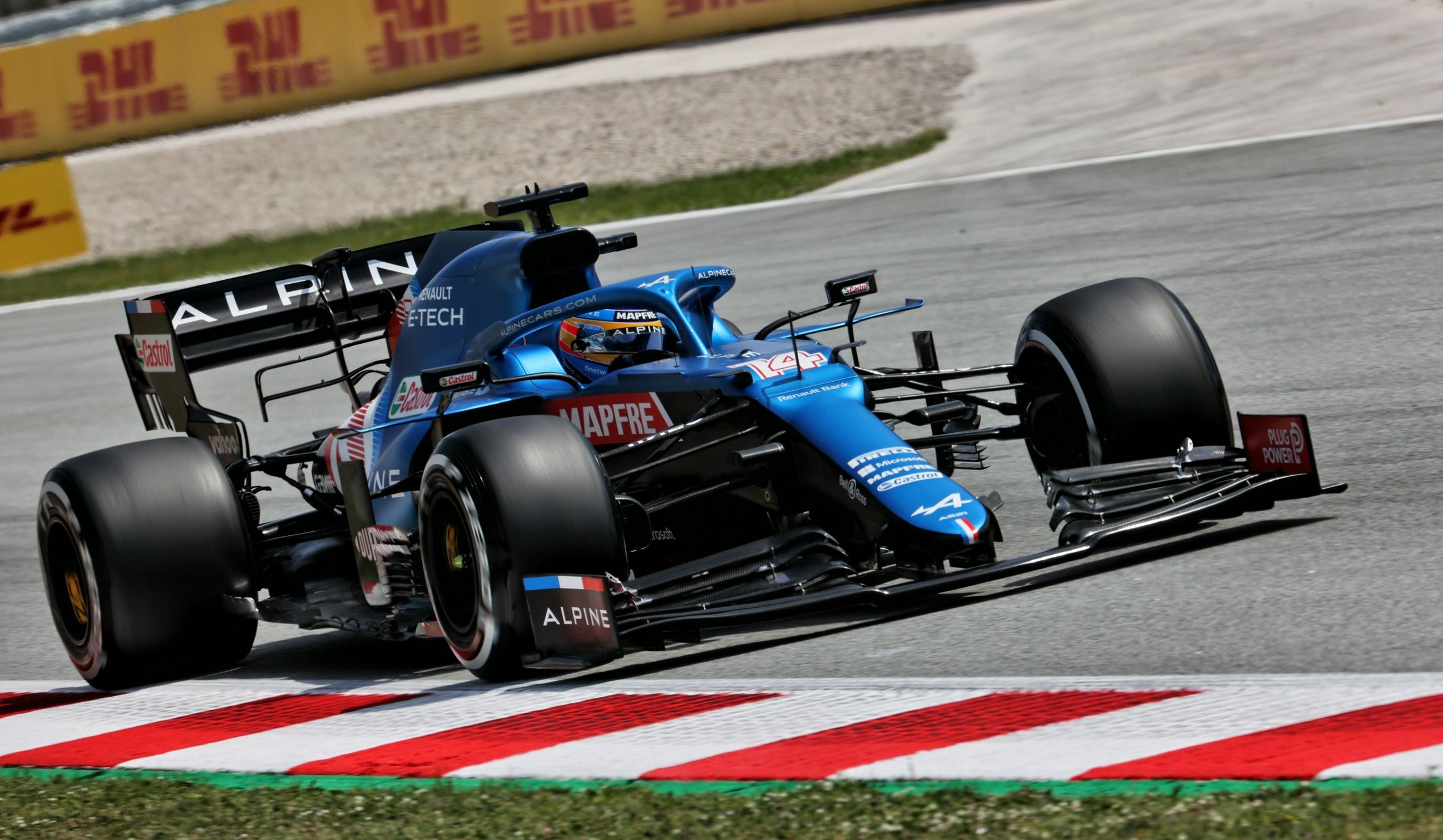 fernando-alonso-f1-alpine-barcelone