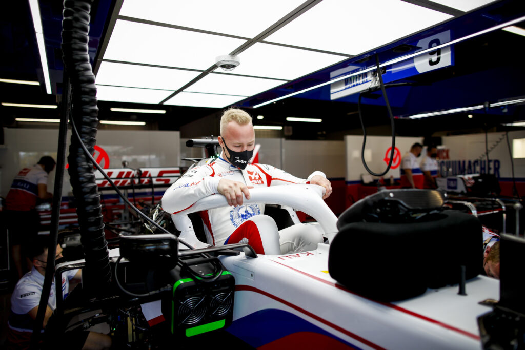 Nikita Mazepin: « Difficile de garder la monoplace sur le circuit »