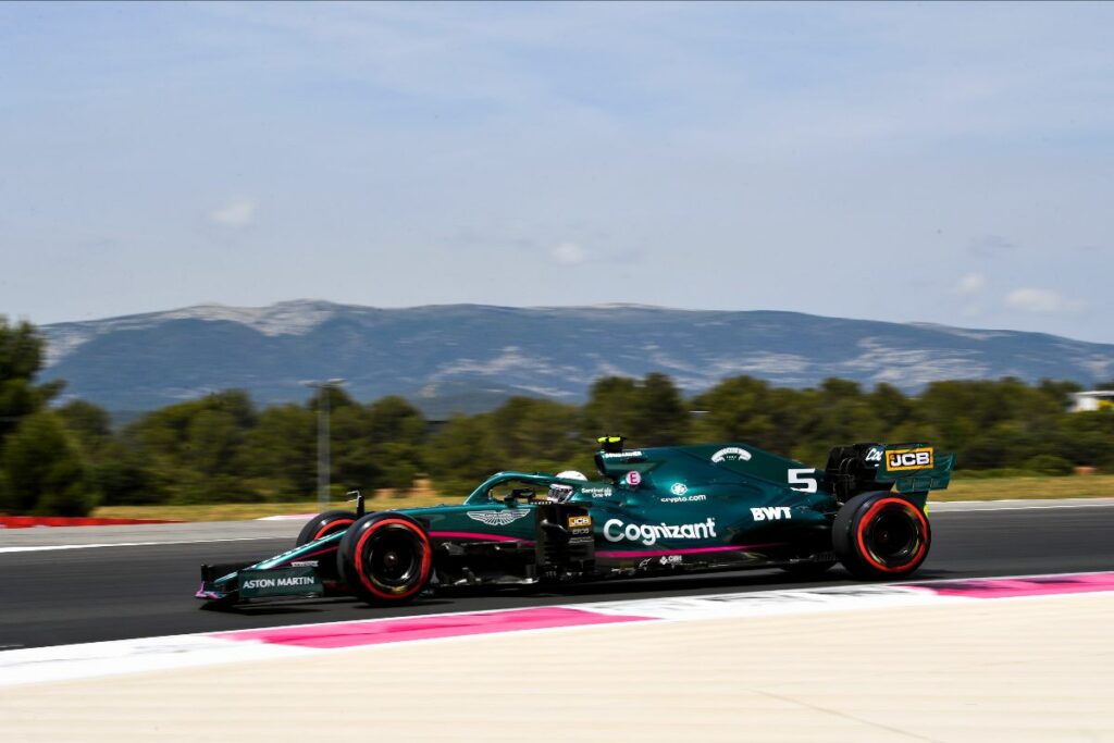 Vettel surpris par une rafale de vent ce vendredi en EL1