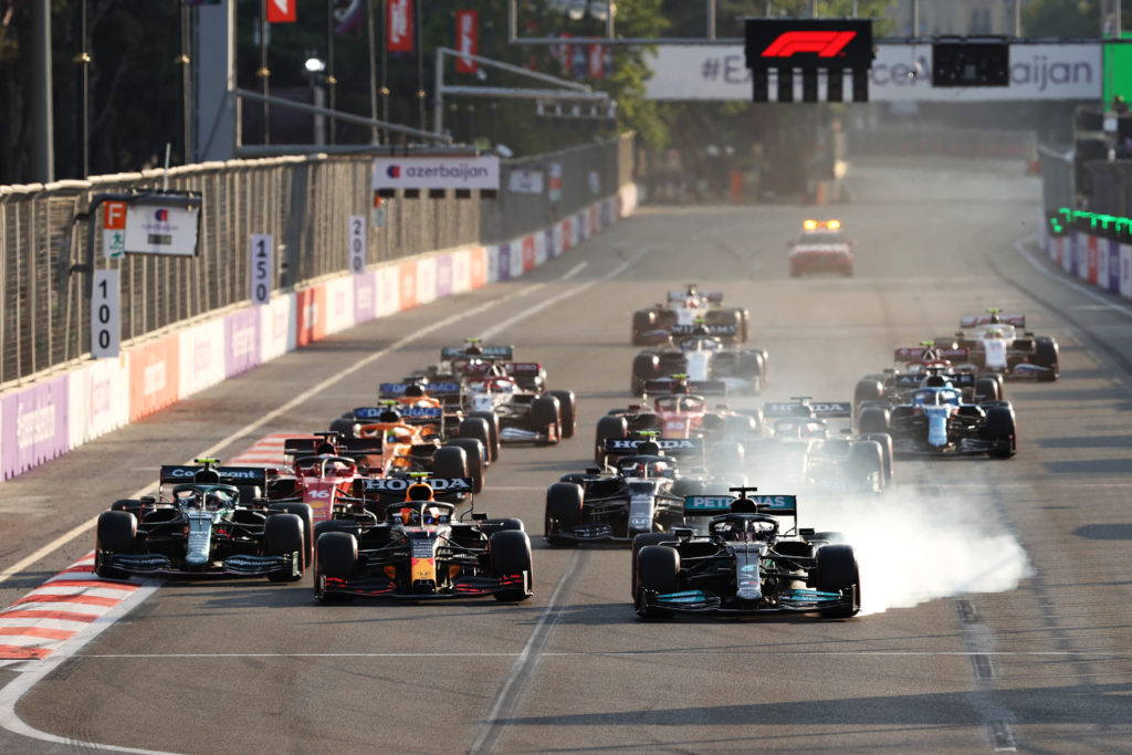 Des débris ou un vibreur pourraient être responsables des crevaisons à Bakou