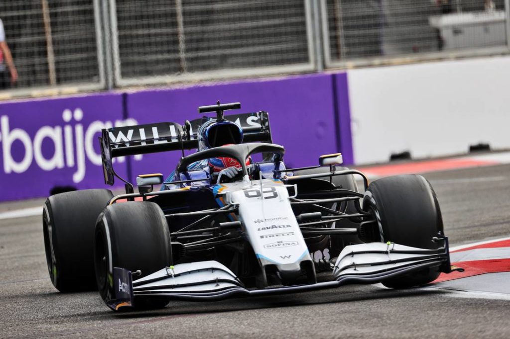 Russell trahi par sa boîte de vitesses au restart de la course