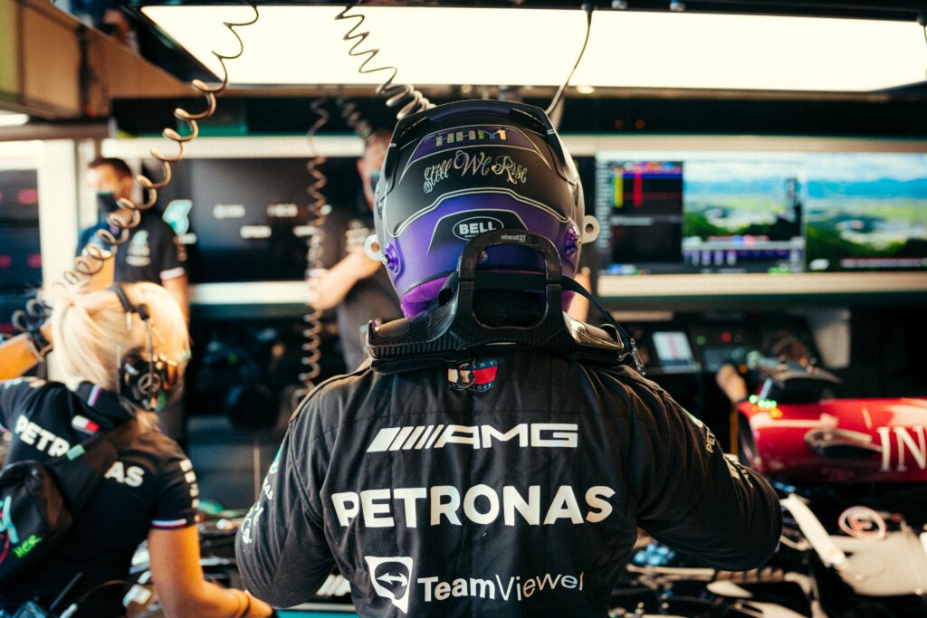 Hamilton souhaite que Mercedes poursuive le développement de sa F1